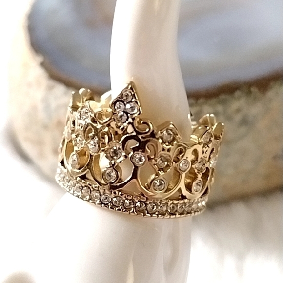 Queen Crown Ring Hypoallergenic Stainless Steel Size 9 Ring - Picture 10 of 11